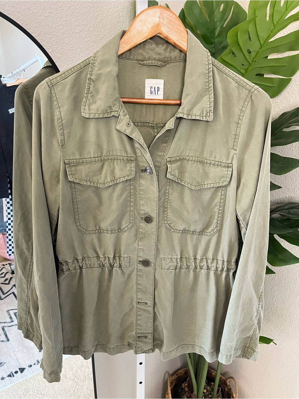 GAP Olive Green Tencel Button Up Shirt S | Utility Minimalist Lightweight Layer